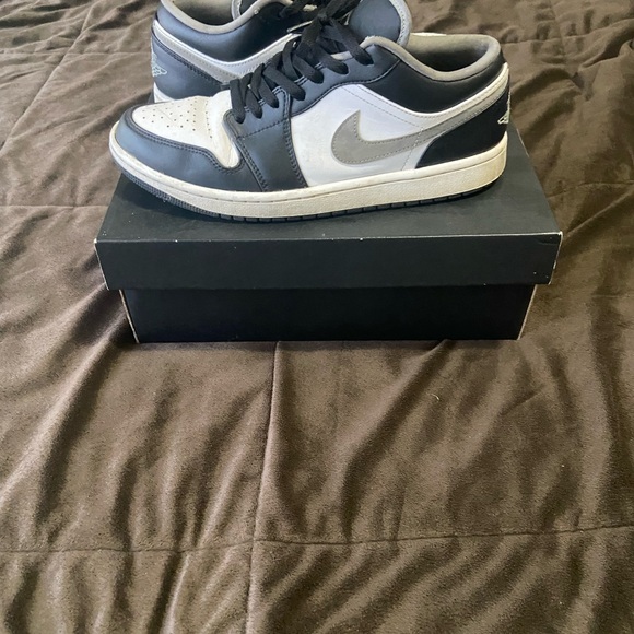 Air Jordan 1 Low - Picture 4 of 9